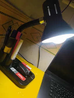 چراغ مطالعه صنایع کریم زاده مدل DL-105