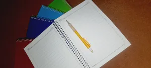 تجریه خرید دفتر مشق 100 برگ کد 20 به همراه مداد نوکی بسته 5 عددی