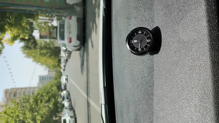 ساعت آنالوگ خودرو مدل PGT