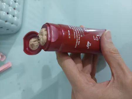 کرم ضدآفتاب و ضدلک رنگی لافارر مدل SPF40-Medium، مناسب پوست‌های خشک و معمولی، حجم 40 میلی‌لیتر