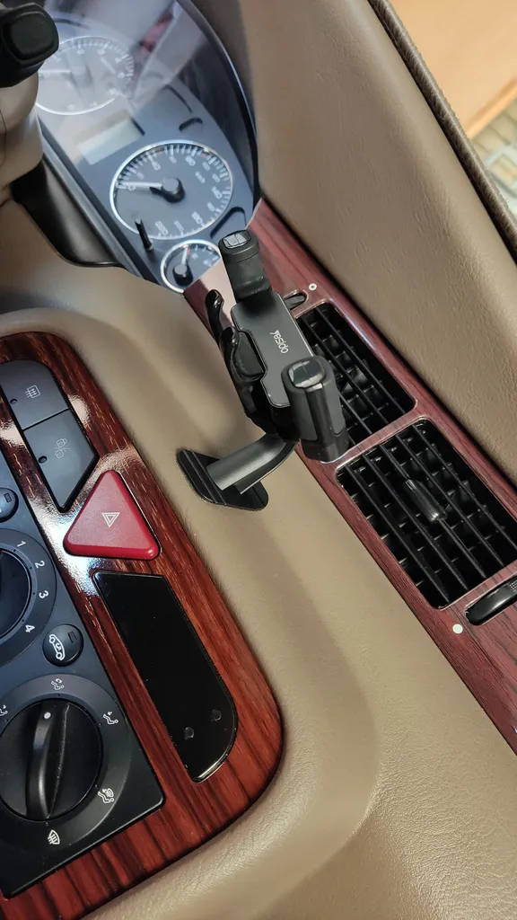 پایه نگهدارنده گوشی موبایل یسیدو مدل C90