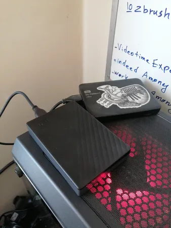 هارد اکسترنال وسترن دیجیتال مدل My Passport ظرفیت چهار ترابایت دارای رابط USB Type-A 3.0