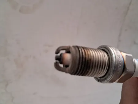 شمع خودرو بوش مدل دو پلاتین پایه کوتاه کد FLR8LDCU+ (+9) بسته 4 عددی