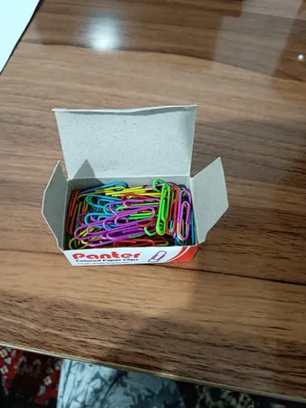 گیره کاغذ پنتر مدل رنگی سایز 28 میلی متر - بسته 100 عددی