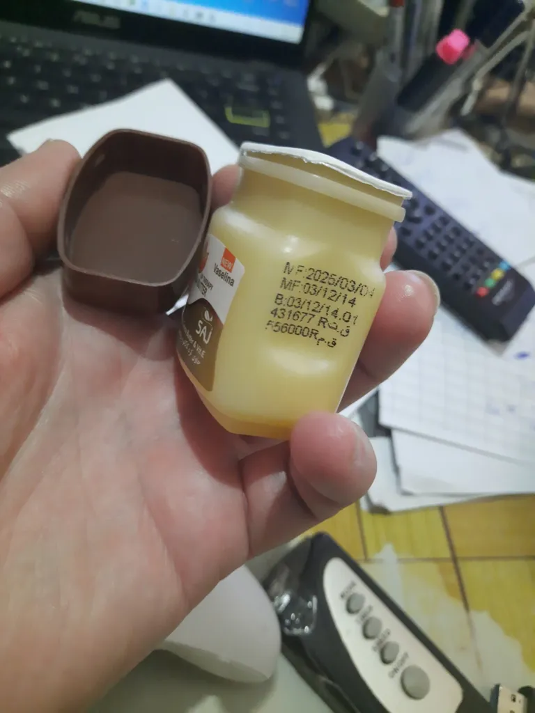 وازلین لب ساج مدل کره کاکائو