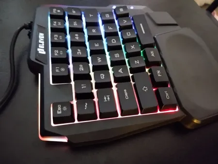 کیبورد گیمینگ ایلون مدل GK104، سوییچ ممبران، Tenkeyless، نورپردازی LED RGB