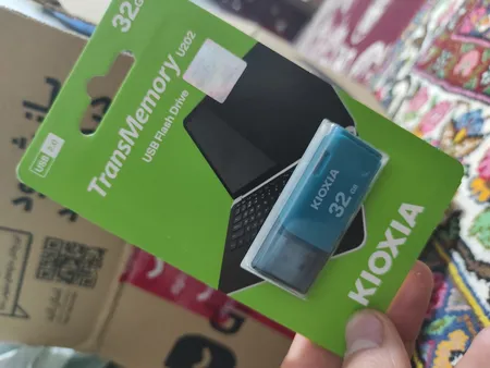 فلش مموری کیوکسیا مدل U202 ظرفیت 32 گیگابایت