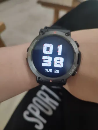 ساعت هوشمند مدل G͏9͏9͏ U͏ltra دارای کنترل موزیک، فشار خون، گام شمار، مکالمه بلوتوثی، پشتیبانی از زبان فارسی، قابلیت تغییر تصویر زمینه، بند سیلیکون