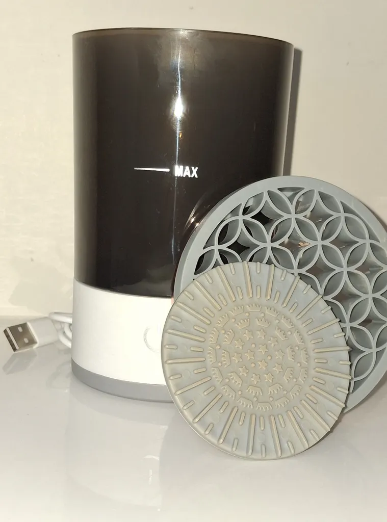 دستگاه شستشوی برس و پد آرایشی مدل A1