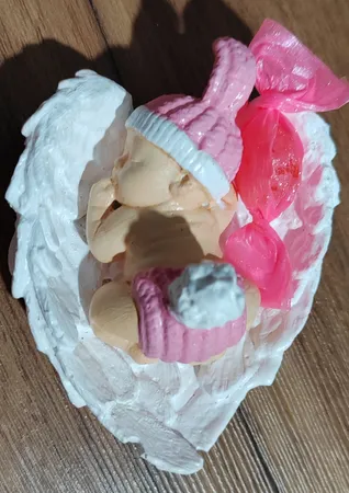 مجسمه سنگی مدل نوزاد روی بال فرشته