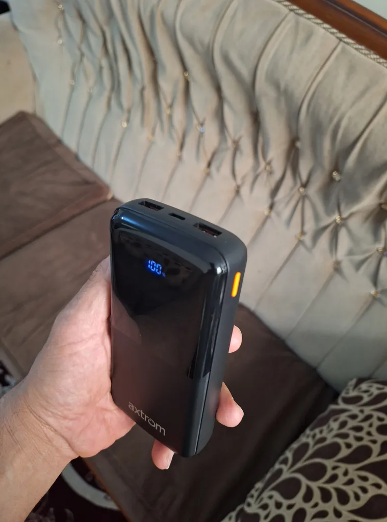 پاوربانک 18 وات اکستروم مدل APB20K22W-B ظرفیت 20000 میلی آمپر ساعت