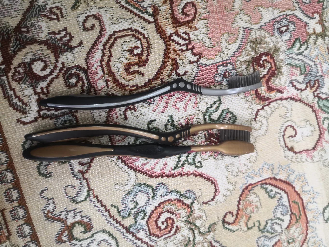 مسواک بنسر مدل Silver Charcoal با برس متوسط