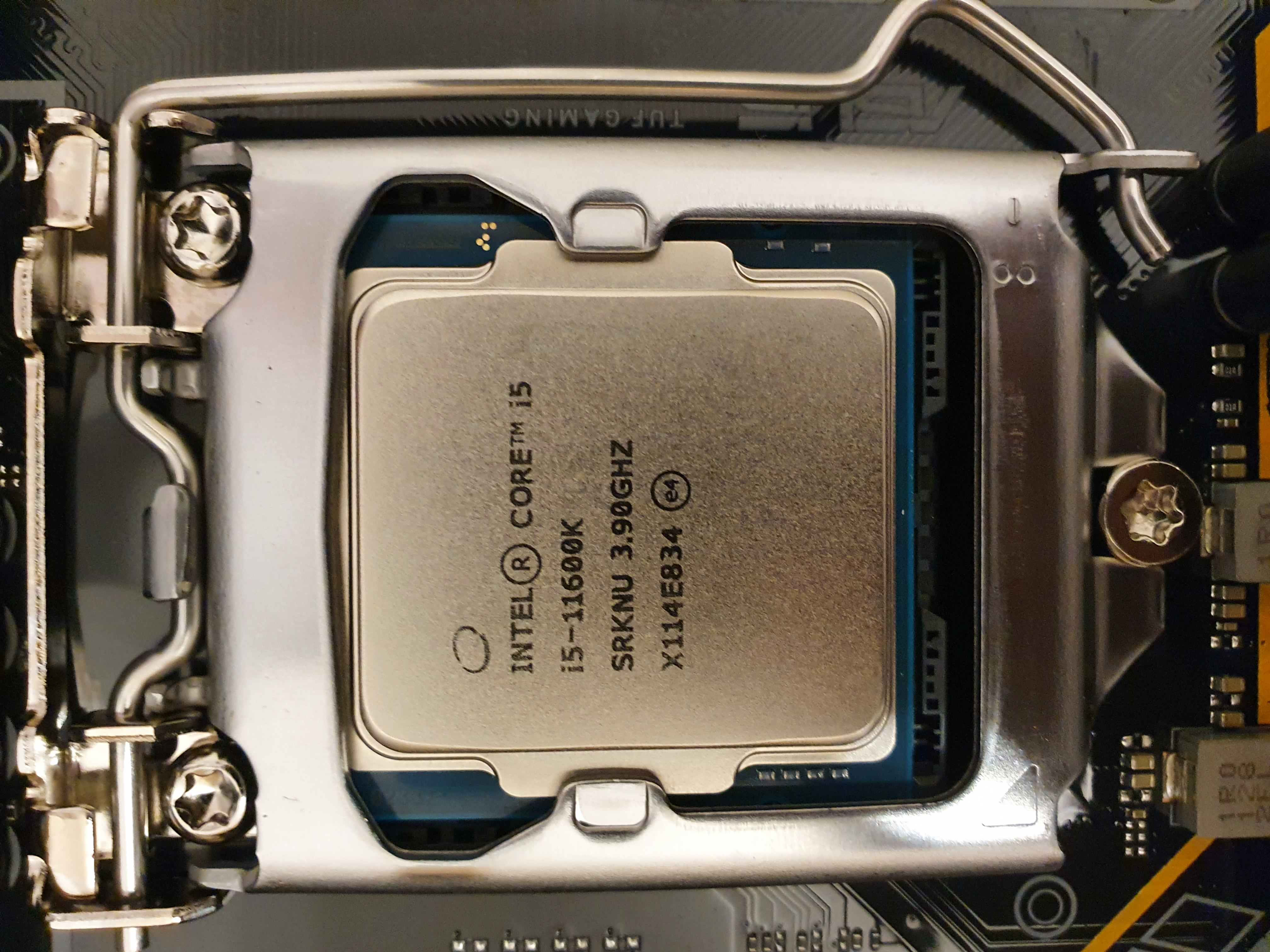 インテル CPU BX8070811400 シール付き Corei5-1140 6コア 2.6GHz