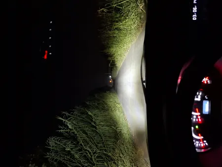 هدلایت لامپ خودرو D9 مدل H4 بسته 2 عددی