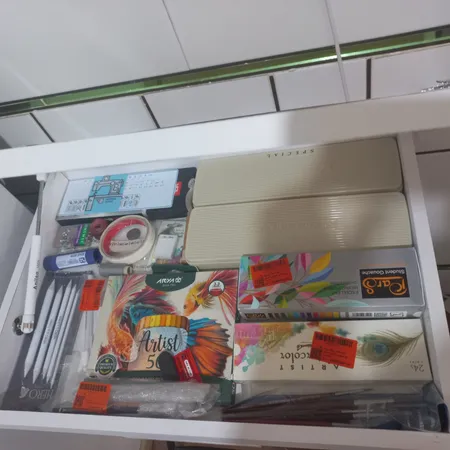 میز تحریر تاشو و تنظیم شو یاس سفید تک باکس دار