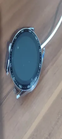 ساعت هوشمند ارو مدل705 ،مناسب برای ورزش،روزمره،رسمی،دارای قابلیت های صفحه نمایش رنگی و لمسی، کنترل موسیقی،کنترل سطح اکسیژن خون، قابلیت مکالمه از طریق بلوتوث،بند سیلیکون، فرم صفحه گرد