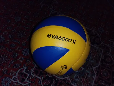 توپ والیبال چرمی بتا مدل MVA6000 سایز 5