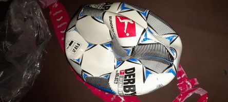 توپ فوتبال مدل بوندسلیگا دوخت ماشینی کد 2023