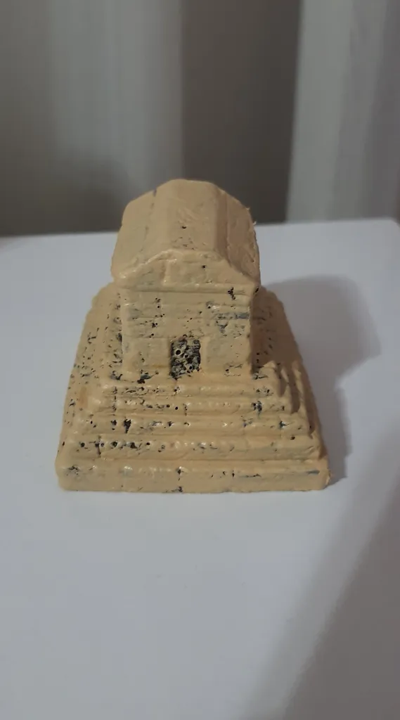 مجسمه مدل منشور آزادی ملل کوروش کبیر