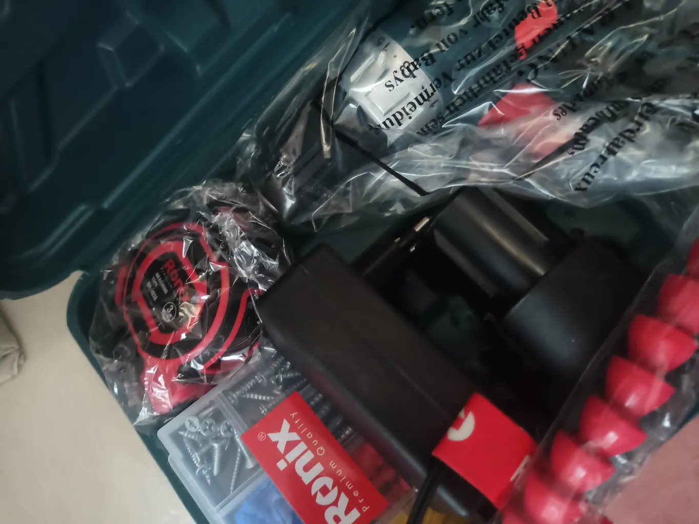 مجموعه 19 عددی پیچ گوشتی شارژی رونیکس مدل RS-8012