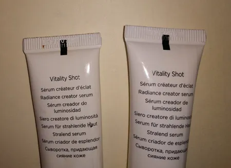 سرم پوست آیوما مدل Vitality Shot حجم 15 میلی لیتر به همراه دستبند سواروسکی مدل Cristaux