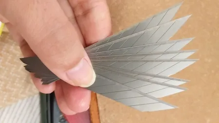 تیغ کاتر دلی مدل ۳۰ درجه بسته ۱۰ عددی