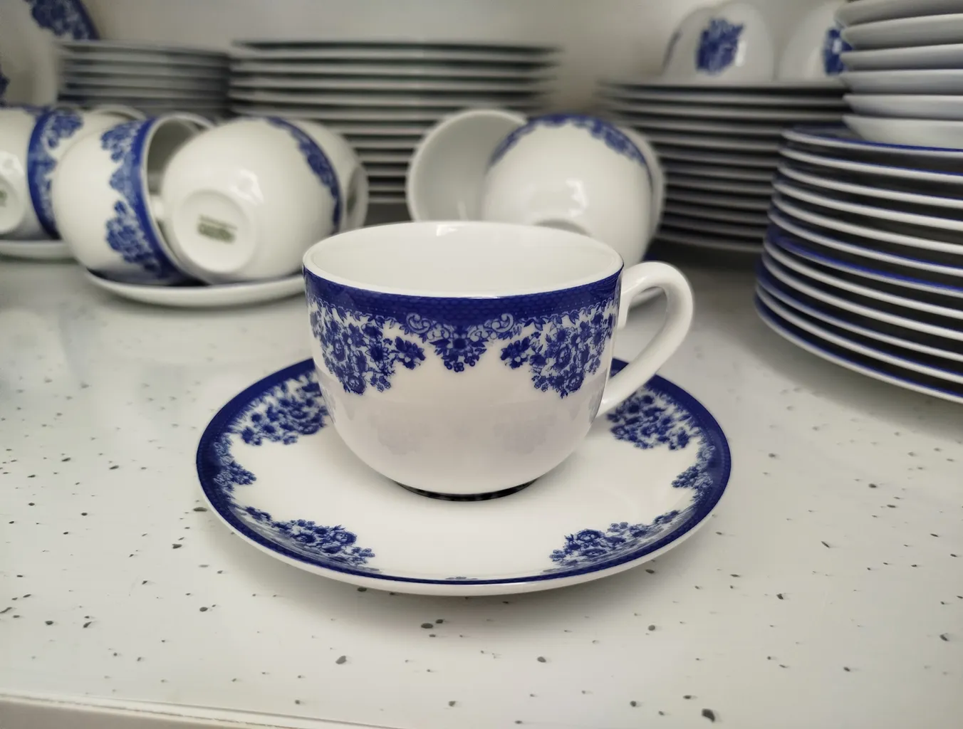 ست فنجان و نعلبکی 12 پارچه 6 نفره چینی زرین ایران مدل چای خوری ایتالیا اف 8 فلورانس درجه یک