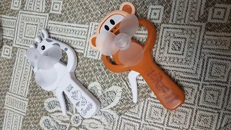 پنکه دستی طرح زرافه مدل  BL139182-3