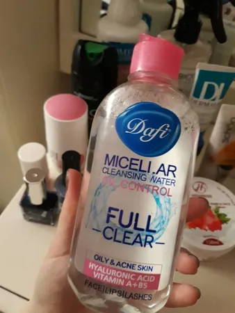 آب پاک‌کننده صورت دافی مدل Oil control حجم 200 میلی‌لیتر