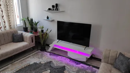 میز تلویزيون راهپود مدل آفتابگردان به همراه طبقه دیواری