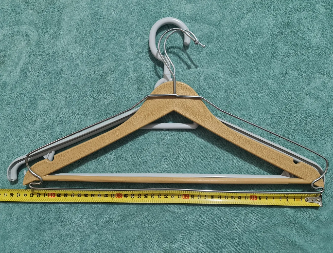 چوب لباسی مدل افرا طرح چوب بسته 20 عددی