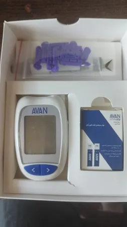 دستگاه تست قند خون آوان مدل AGM01 به همراه 10 عدد نوار تست قند خون