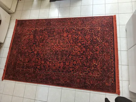 فرش ماشینی کرامتیان طرح بلوچی کد 4114A زمینه لاکی