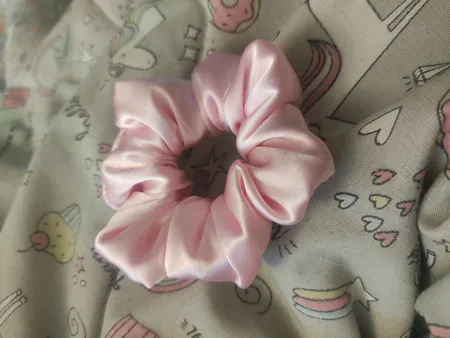 کش مو زنانه مدل اسکرانچی ساتن