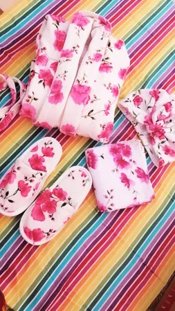 دمپایی روفرشی نارسیس طرح Sara سایز بزرگ