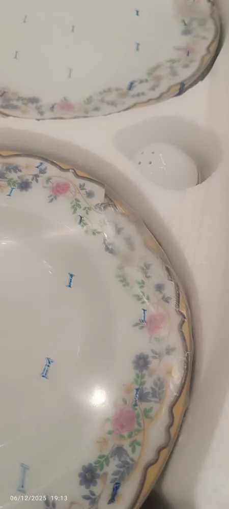 سرویس غذا خوری 28 پارچه چینی زرین ایران سری ایتالیا اف مدل گلستان درجه یک