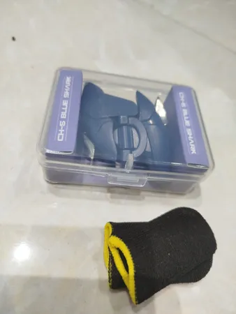 دسته بازی مدل Blue Shark به همراه آستین کنترل کننده انگشت