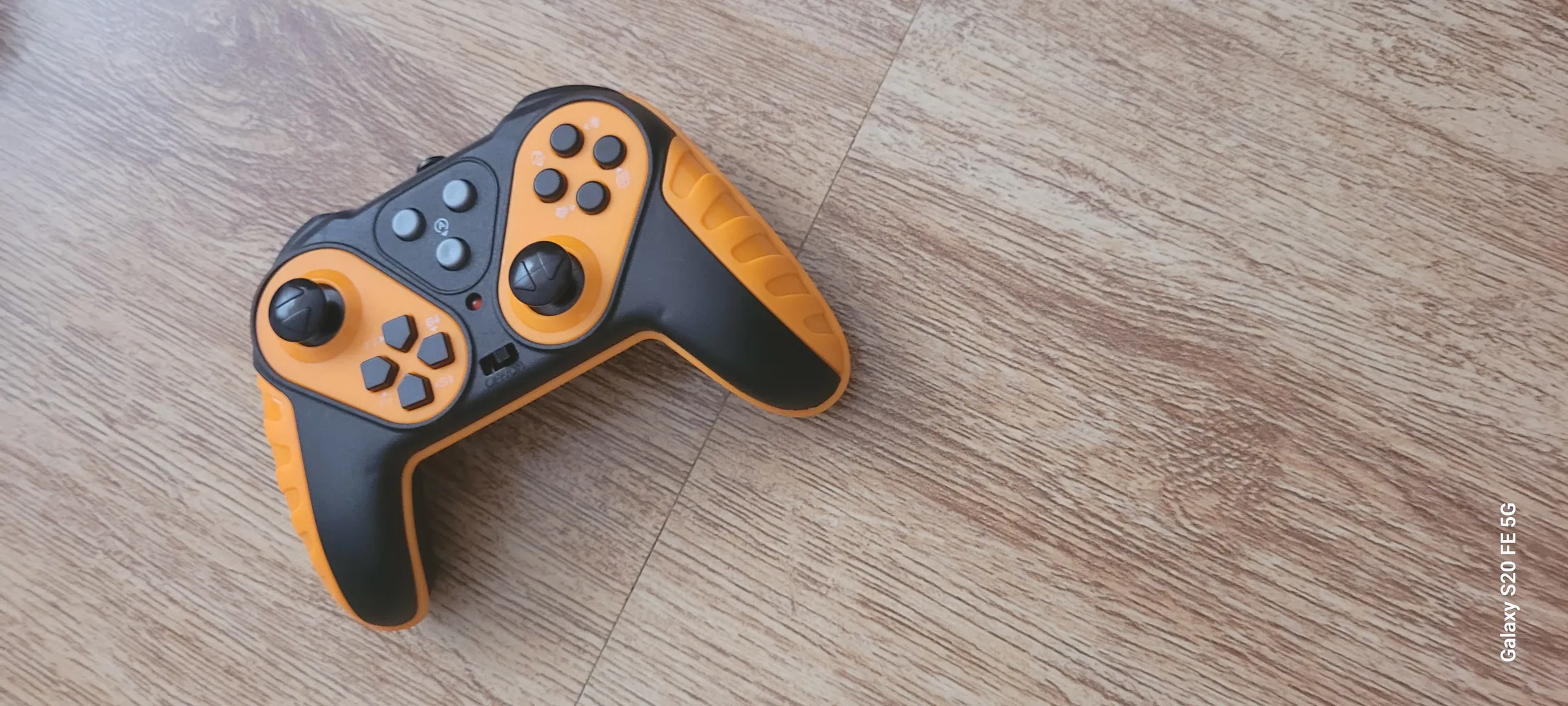 ماشین بازی کنترلی مدل هشت چرخ دو طرح دودزا کد LH-C0603