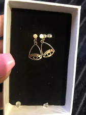 تجریه خرید گوشواره طلا 18 عیار زنانه کرابو طرح چشم نظر مدل Kr5042