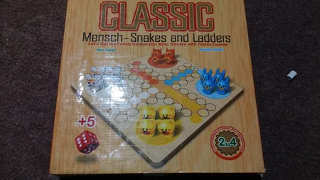 بازی منچ و مارپله کلاسیک تخته چوبی مدل Animals