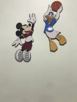 استیکر چوبی باروچین طرح میکی موس بسکتبالیست