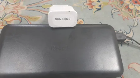 پاوربانک 18 وات شیائومی مدل Redmi PB200LZM ظرفیت 20000 میلی آمپرساعت به همراه شارژر دیواری سامسونگ و کابل تبدیل