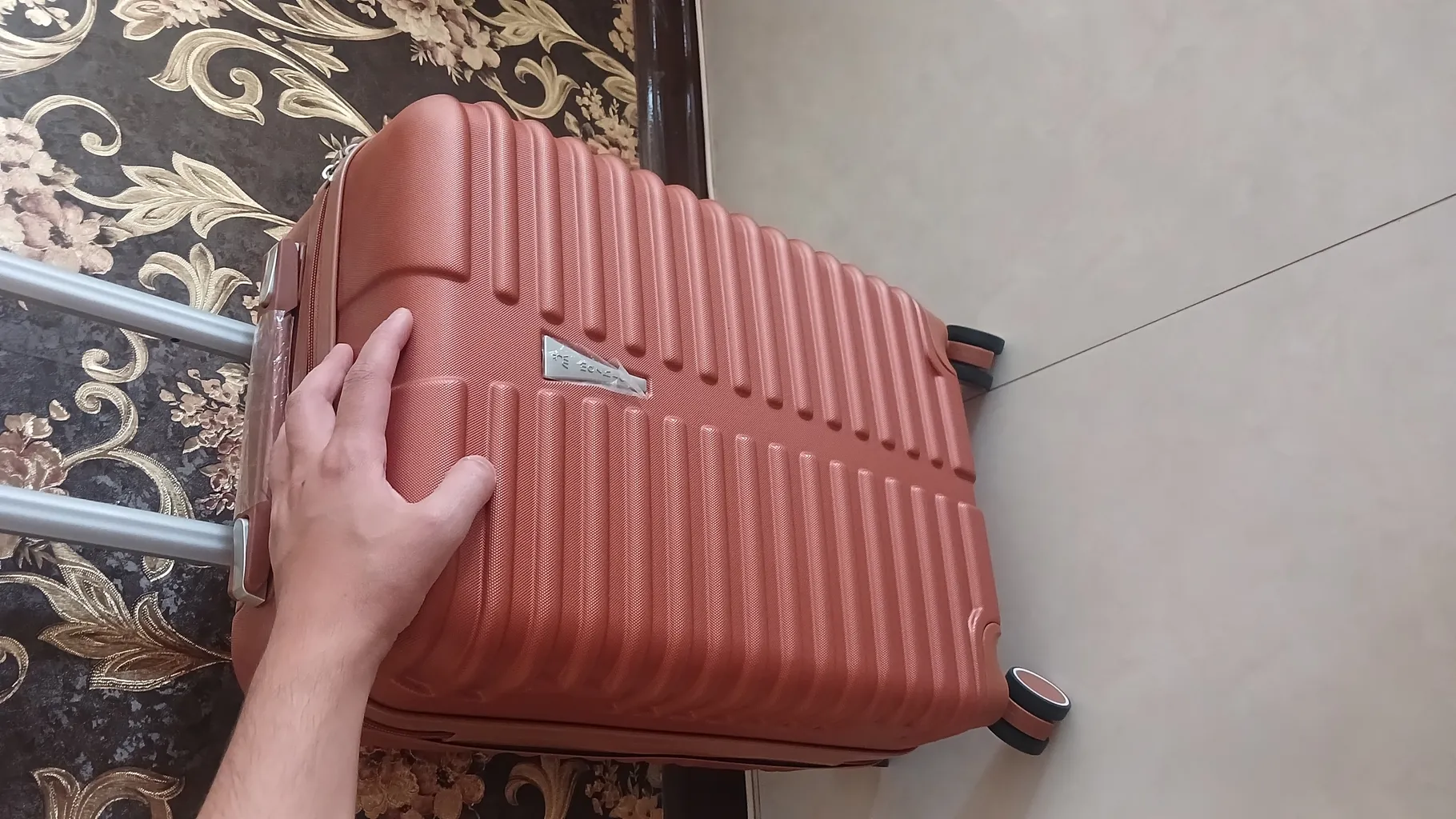 چمدان ماژرو مدل لوتوس