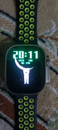 ساعت هوشمند مدل HK9 ULTRA 2 MAX دارای قابلیت های صفحه نمایش رنگی، صفحه نمایش لمسی، کنترل موسیقی (Music Player)، کنترل سطح اکسیژن خون، قابلیت مکالمه از طریق بلوتوث، پشتیبانی از زبان فارسی در منو و سیستم‌عامل بند سیلیکون