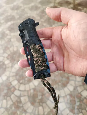 چاقوی سفری مدل چخماخ دار