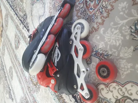 اسکیت کفشی استریت رانر مدل ۰۰۲ به همراه کلاه و لوازم ایمنی اسکیت