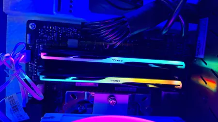 رم دسکتاپ DDR5 دوکاناله 6000 مگاهرتز CL36 جی اسکیل مدل TRIDENT Z5 RGB ظرفیت 32 گیگابایت