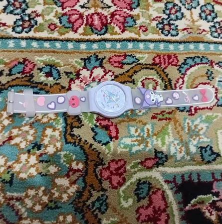 ساعت مچی عقربه ای بچگانه مدل بند سیلیکونی طرح کُرومی گربه خفاشی