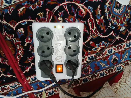 چند راهی برق و محافظ امگا مدل MM2