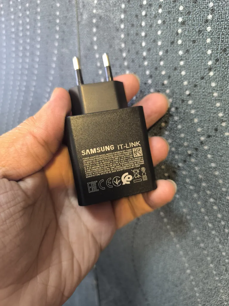 شارژر دیواری 15 وات آی تی لینک مدل TA220 به همراه کابل USB به usb-C